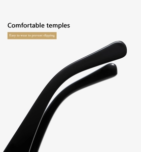 Detail of glossy black temples with ergonomic curved tips for non-slip comfort