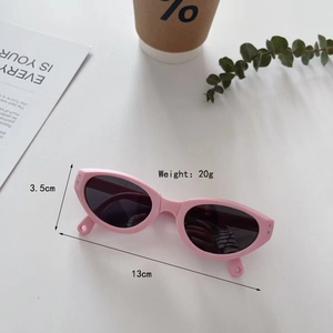 Klappbare Kinder-Sonnenbrille in Rosa mit Katzenaugen-Design und mattem Silikonrahmen