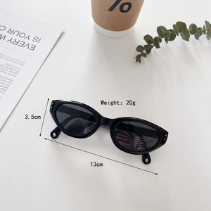 Faltbare polarisierte Kinder-Sonnenbrille in schwarzem Katzenaugen-Rahmen, leichter Vintage-Stil