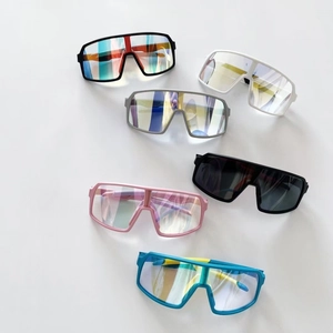 Lunettes de cyclisme sport pour enfants en six couleurs avec verres panoramiques