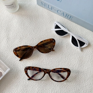 Gros plan détaillé des lunettes œil-de-chat pour enfants avec protection UV400 et anti-bleu