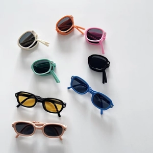 Foldable kids square sunglasses in assorted colors with portable hinge design