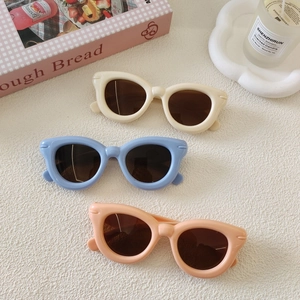 Lunettes de soleil rétro œil de chat pour enfants en beige, bleu clair et rose tendre