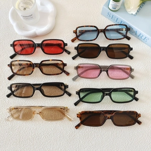 Lunettes de soleil rétro à petit cadre rectangulaire pour femmes en plusieurs couleurs