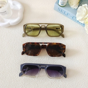 Lunettes de soleil aviateur carrées avec monture à double pont en divers coloris