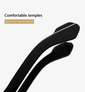 Dettaglio delle stanghette degli occhiali da sole con trama antiscivolo per il comfort