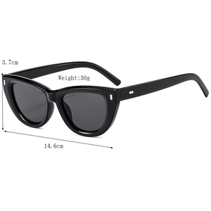 Chic cat-eye sunglasses in black with silver accents and 14.6cm frame width specifications