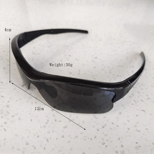 Kids sports sunglasses detail showing 4cm height, 13cm width and 30g lightweight design