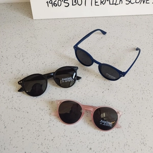 Trois paires de lunettes de soleil rondes polarisées pour enfants avec protection UV400
