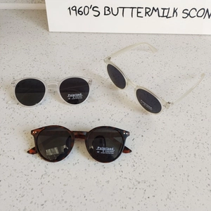 Vue détaillée de lunettes de soleil polarisées pour enfants avec protection UV400 ronde