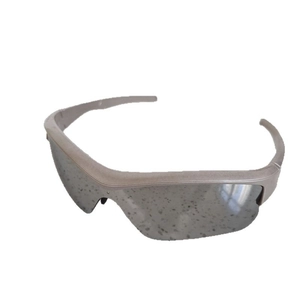 Kids sports sunglasses with ergonomic grey frame and large curved anti-uv lens