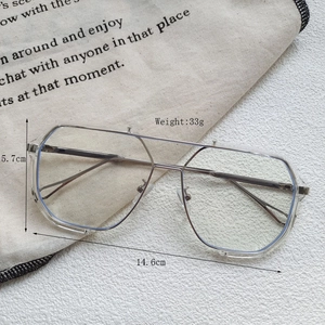 Close-up of oversized geometric glasses frame with detailed dimensions and 33g weight info