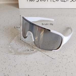 Detailed size specifications and 39g weight of white frame sports sunglasses