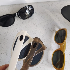 Detail of oval metal hollow-out temple design on chic retro sunglasses in various colors
