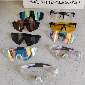 Outdoor sport sunglasses with interchangeable polarized lenses in multiple colors for cycling