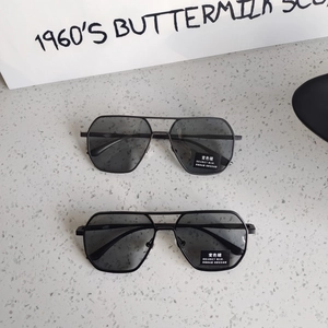 Men's polarized photochromic aviator sunglasses with classic double bridge metal frames