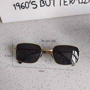 Detailed size map of folding square polarized sunglasses with golden metal frame measurements