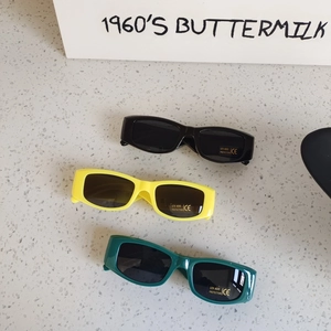 Retro rectangular sunglasses for kids with UV400 protection in colorful thick frames