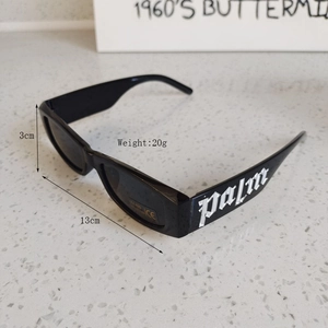 Detailed view of rectangle kids sunglasses with Palm text and dimensions 13cm x 3cm