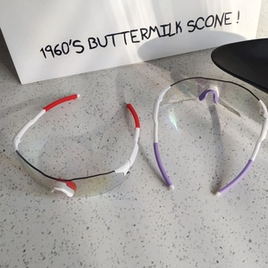 Cycling sunglasses with photochromic lenses for outdoor running and mountain biking sports