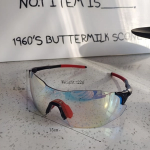 Detailed size and 22g weight specs of red and black cycling sports sunglasses