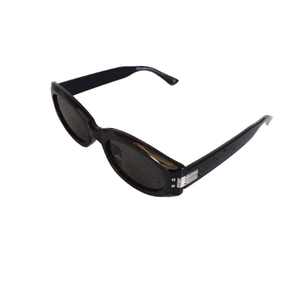 Lunettes de soleil ovales noires pour enfants avec rivets argentés vintage sur monture brillante