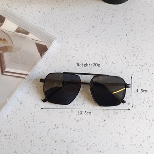 Detailed size specifications of kids polygonal metal sunglasses with dimensions and weight
