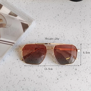 Detail view of retro polygon sunglasses showing dimensions 13.5cm width and 20g weight