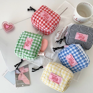 Quilted plaid mini pouches in five colors for makeup and earphones storage