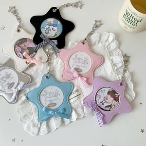 Porte-cartes en forme d'étoile de couleurs variées avec nœuds et porte-clés étoiles