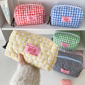 Trousses de maquillage à carreaux avec matelassage cœur en cinq couleurs pour l'école