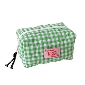 Trousse de maquillage matelassée à carreaux verts et blancs avec motif cœur