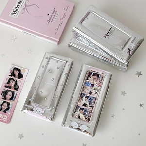 Detailansicht des Y2K Metallic-Silber Sternen-Fotoalbums mit transparentem Sichtfenster