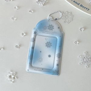 Close-up of winter-themed blue gradient PVC photocard holder with snowflake pendant and chain