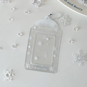 Macro shot of snowflake patterned acrylic card holder with beads chain for photocards