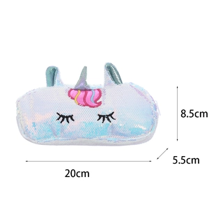 Détail des dimensions de la trousse licorne à paillettes: 20cm x 8,5cm x 5,5cm guide de taille