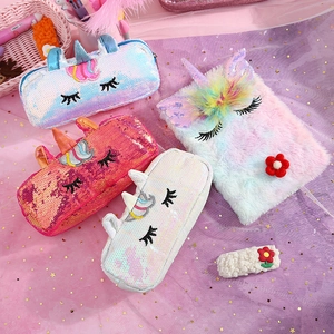 Set de papeterie licorne avec trousses à paillettes et carnet en peluche rose