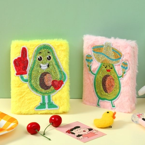 Niedliches Avocado-Plüsch-Notizbuch mit Paillettenstickerei in Pink und Gelb