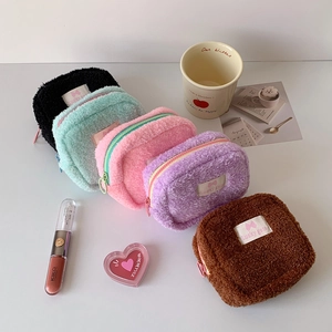 Lot de trousses de maquillage carrées en peluche colorée avec fermeture éclair