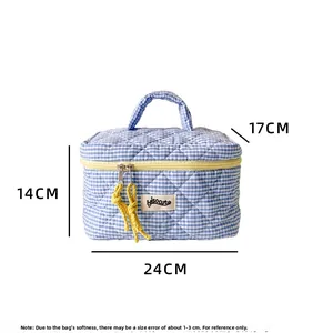 Detailed view of blue gingham quilted makeup bag with yellow zipper and size 24x14x17cm