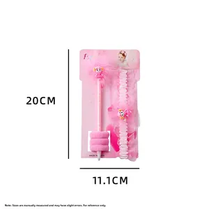 Coffret accessoires cheveux rose avec plumes et bandeau dentelle sur emballage 20x11cm