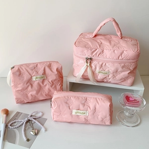 Rosa gestepptes Kosmetiktaschen-Set mit Schleifenmuster und elegantem Satinband-Zipper