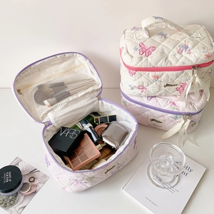 Floral quilted makeup bag with butterfly prints and large capacity storage design
