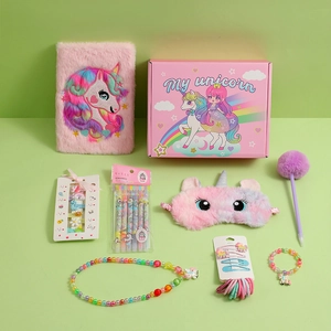 Coffret papeterie licorne en peluche rose avec carnet, masque de nuit et bijoux