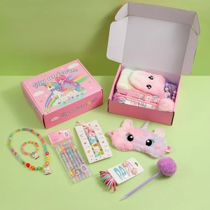 Coffret cadeau licorne avec carnet en peluche, masque de nuit et accessoires colorés