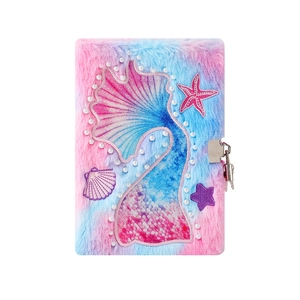 Carnet A5 en peluche avec queue de sirène, mécanisme de verrouillage et dégradé