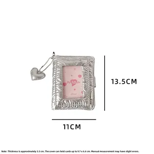 Dimensions du mini classeur à cartes argenté matelassé avec pendentif en cœur