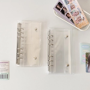 Detailansicht des A6 PVC-Ringbuchs mit Glitzereffekt und doppeltem Druckknopfverschluss