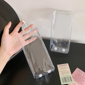 Transparente PVC-Tasche für 10cm Puppen mit weißem Aufhängering und Druckknopfverschluss
