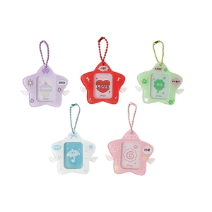 Set van vijf kleurrijke gevleugelde ster fotolijst sleutelhangers met glitters